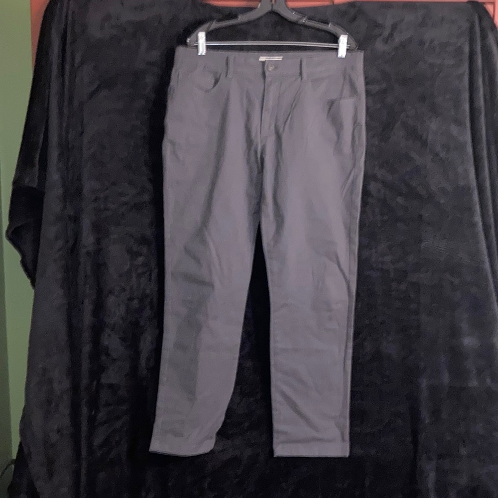 Goodthreads Men's Slim-Fit Wrinkle-Free Comfort Stretch Dress Chino Pant